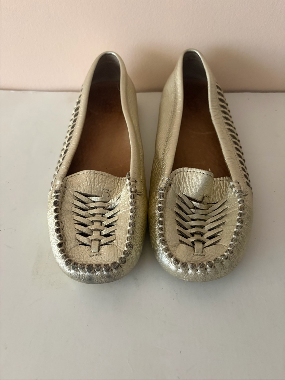 UGG Metallic Woven Leather Loafers. Gold. Size: 6.5